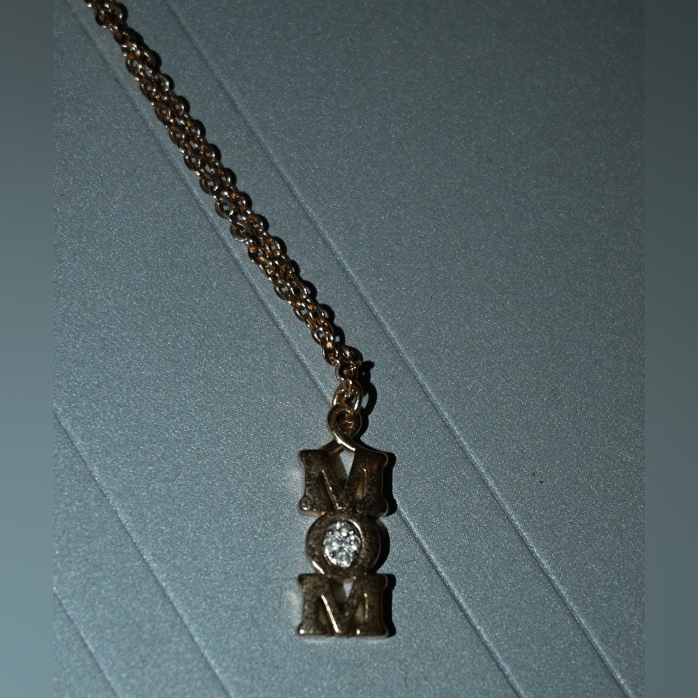 Gold 'MOM' Pendant Necklace